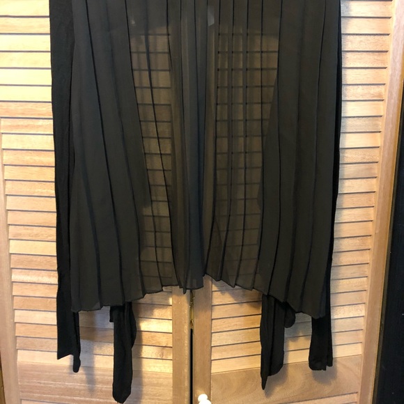 NWT Women’s light long sleeve coverup. - Picture 2 of 2